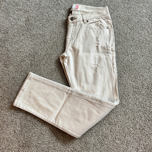 cabi Slim Boyfriend Jeans, #5089, winter white, 8, EUC, slightly distressed - Picture 7 of 7